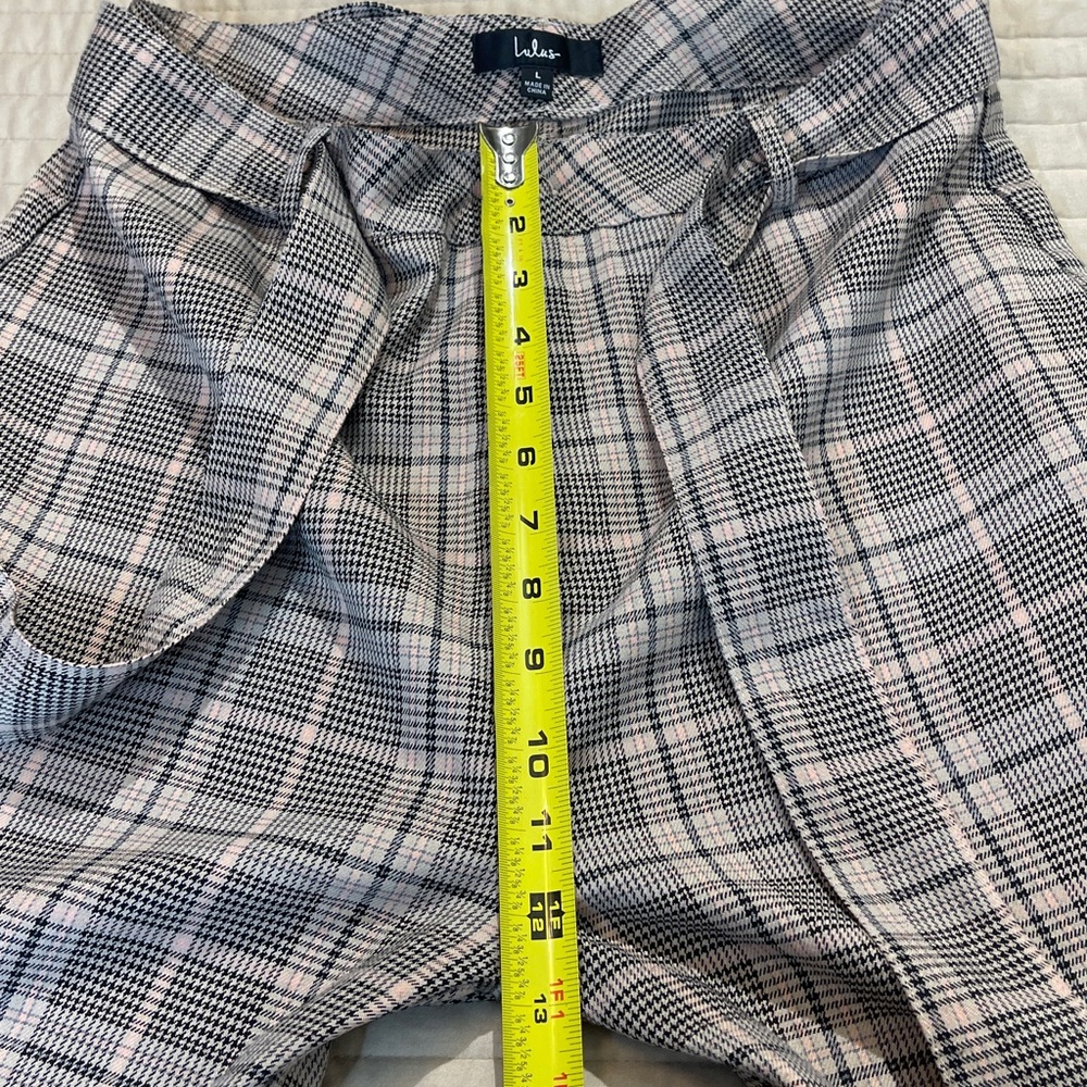 Lulu's WOMENS SIZE L Classic Gray and pink Checkered Pants - Picture 4 of 9